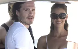 David Beckham ở cách con trai Brooklyn 5 phút đi bộ nhưng không gặp mặt