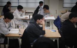 Giáo sư phát hiện 32/35 sinh viên trong lớp dùng AI làm bài chỉ nhờ một từ “bẫy” giấu trong đề thi
