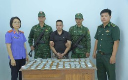 Lạng Sơn: Bắt người vận chuyển gần 400 tờ 100 USD nghi tiền giả vào nội địa