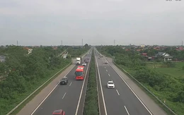 Cho xe đi vào làn đường ngược chiều cao tốc Cao Bồ - Pháp Vân về Hà Nội