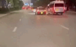 Hà Nội: Công an xác minh clip xe hợp đồng và xe taxi chèn ép nhau trên đường Giải Phóng
