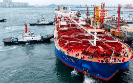 Khách hàng tranh nhau mua, dầu Nga đắt hơn Brent 20 USD/thùng, phụ phí tăng gấp đôi chỉ sau 1 tuần