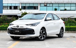 Toyota Vios lấy lại ngôi đầu sau đúng 1 tháng bị Honda City vượt mặt, khoảng cách doanh số vẫn hơn 1.300 xe