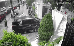 Phụ huynh lái ô tô vào trường tiểu học, bất chấp lệnh cấm gây bức xúc