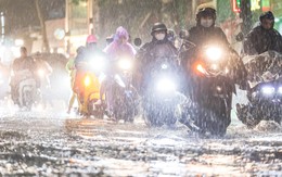 Mây dông lan rộng, Hà Nội cảnh báo lốc, sét, mưa đá