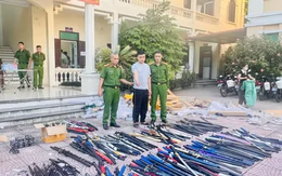 Công an thu giữ khoảng 1 tấn vũ khí thô sơ và công cụ hỗ trợ