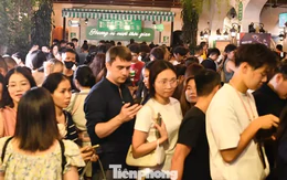 Cảnh tượng chưa từng có trước ngày kem Tràng Tiền đóng cửa