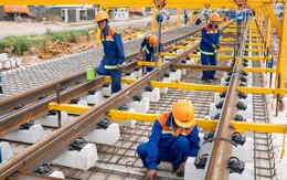Tuyến metro đầu tiên tại Phú Quốc bắt đầu lắp 2.850 thanh ray