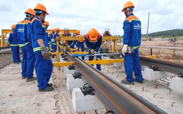Tăng tốc lắp ray tàu điện đầu tiên ở Phú Quốc