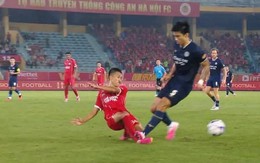 Văn Hậu đối diện án phạt sau cú đạp khiến Doãn Ngọc Tân chấn thương