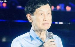 Xách túi đen, bảng không số, ông Johnathan Hạnh Nguyễn ủng hộ 10 tỷ đồng cho nhiều trẻ em Việt Nam