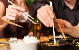 6 lời khuyên cho những gia đình ăn cơm trên bàn ghế