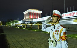 Đêm đầu tiên làm nhiệm vụ canh giấc ngủ cho Người