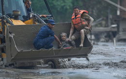 3 tuần sau trận lũ kinh hoàng, Nepal vẫn ngổn ngang giữa bùn đất và đổ nát, những thị trấn mộng mơ giờ chỉ còn lại dấu tích