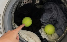Bỏ 2 quả bóng tennis vào máy giặt, tôi công nhận người nghĩ ra mẹo này có IQ "đỉnh nóc"