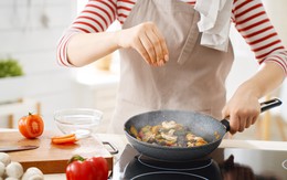 Lời khuyên khi dùng bếp từ: 1 thói quen dễ khiến bảng điều khiển "tê liệt"