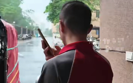Giúp đỡ bà cụ bị ngã trên đường, nam shipper bị đòi bồi thường 3,5 tỷ đồng