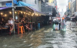 Nhiều tuyến đường trung tâm TP.HCM ngập sâu sau mưa lớn