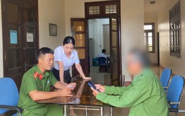 Khách hàng SN 1956 đến Agribank rút sổ tiết kiệm để chuyển tiền đi kèm một nội dung: Cán bộ ngân hàng lập tức báo công an