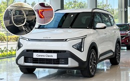 Kia Carens 2026 về đại lý tại Việt Nam: Thiết kế bắt mắt hơn, nội thất xịn hơn hẳn với màn hình kép, phanh điện tử, cạnh tranh Xpander