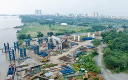 Tạm đóng đường đê Long Biên - Xuân Quan vào ban đêm để thi công cầu Trần Hưng Đạo