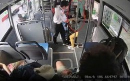 Camera ghi lại cảnh tiếp viên xe buýt xô đẩy khách xuống xe: Đã có kết quả xử lý