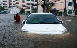 Người dân Thái Lan kể cảnh nước ngập nhà, nhiều ngày phải ngủ trên bàn