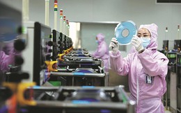 Tung hô là vậy nhưng trình độ sản xuất chip của Trung Quốc vẫn "mắc kẹt ở năm 2004", bám đuổi ASML trong tuyệt vọng