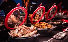 Nhịn đói cả ngày, vào quán chỉ gắp thịt bò và hải sản nhưng vì sao bạn không bao giờ lời khi ăn buffet?