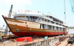 Việt Nam vừa có thêm siêu tàu 100 tỷ đồng được hạ thủy, dài hơn 93m, rộng 14m, cao 3 tầng: Thiết kế như "khách sạn nổi", hành trình dự kiến xuyên sang 1 nước láng giềng