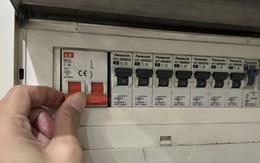Ra khỏi nhà cả ngày có nên ngắt aptomat tổng không?