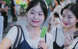 Đổ xô xếp hàng check-in ở 35 Tràng Tiền
