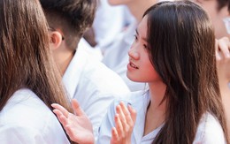 Bắt gặp Chuyên Ngoại ngữ - ngôi trường của dàn "siêu nhân ngôn ngữ" trong những khung hình đầu tiên của năm học mới