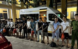 Công an kiểm tra các quán karaoke, bắt khẩn cấp 4 môi giới