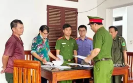 Khởi tố nguyên bí thư và trưởng thôn bán đất trái thẩm quyền