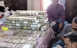 Đột kích nhà “ông trùm” vụ lừa đảo 160 tỷ đồng, thu giữ 14 kg vàng, 294 kg bạc và hơn 46 tỷ đồng tiền mặt