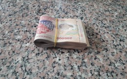 Nam sinh SN 2013 giao nộp cọc tiền 10.600.000 đồng cho công an, cơ quan chức năng khẩn trương xác minh