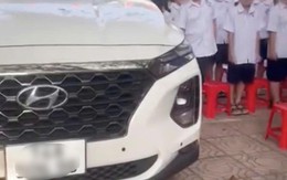 Ô tô đỗ chình ình cạnh nơi học sinh đang chào cờ ở Quảng Ninh: Là xe của hiệu phó, nhà trường nói gì?
