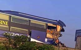 Không giữ khoảng cách an toàn, ô tô khách húc đuôi xe đầu kéo khiến 1 người tử vong