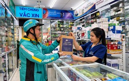 Tỷ phú Phạm Nhật Vượng bắt tay nữ tướng Nguyễn Bạch Điệp