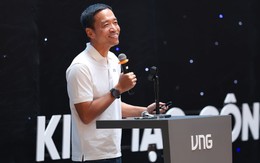 Chủ tịch tập đoàn công nghệ hàng đầu Việt Nam lì xì mỗi nhân viên 2,2 triệu đồng, nhận định AI khiến chúng ta giàu hơn nhưng cô đơn hơn