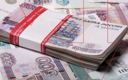 Rớt giá 6 ngày liên tiếp, đồng rúp Nga thấp nhất trong lịch sử