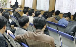 VN-Index lại "lùi" về dưới 340 điểm