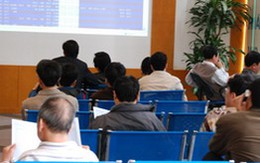Giằng co mạnh, VN-Index tăng nhẹ lên 475 điểm