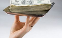 9h45: VN-Index đang tăng 12 điểm lên 594 điểm