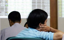 10h: VN-Index giảm hơn 5 điểm xuống 475 điểm