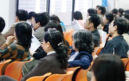 VN-Index lùi sâu xuống gần 500 điểm