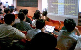 Đảo chiều tăng mạnh: Vn-Index lên 477 điểm nhưng thanh khoản sụt giảm nghiêm trọng