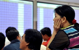 Giao dịch tăng vọt, VN-Index giữ vững mốc 450 điểm