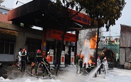 Cháy cửa hàng xăng dầu ở Hà Giang